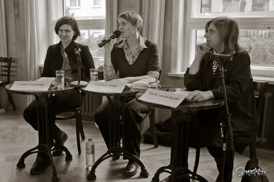 Judith Schalansky (links) und Sibylle Lewitscharoff  (rechts) im Gespräch mit Christine Gräbe. Foto: Anders Balari